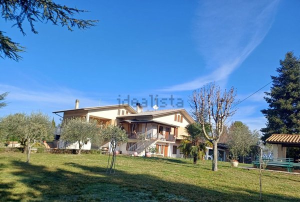 casa indipendente in vendita ad Urbino in zona Centro CittÃ 