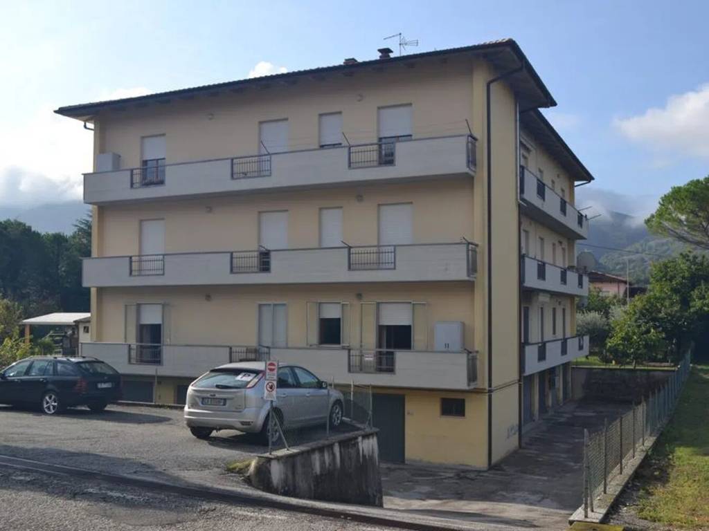 appartamento in vendita ad Urbino in zona Canavaccio