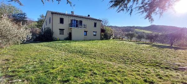 casa indipendente in vendita ad Urbino in zona San Donato