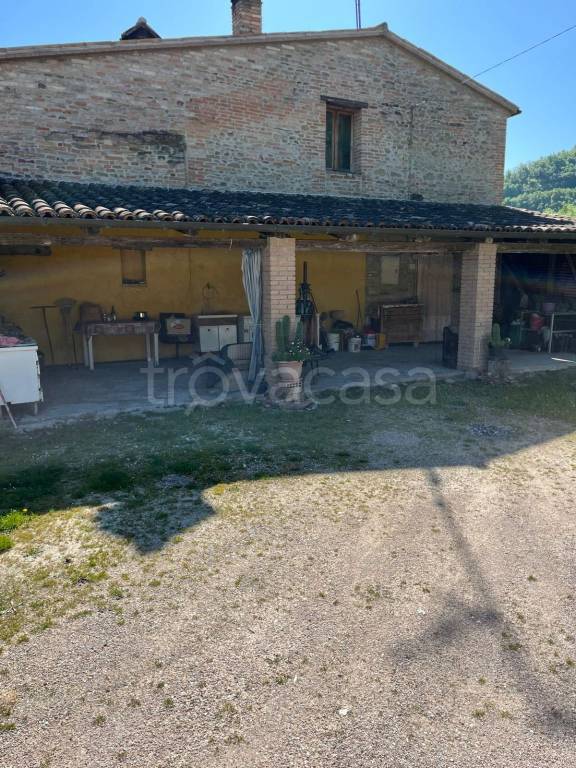 casa indipendente in vendita ad Urbino in zona Ca' La Lagia