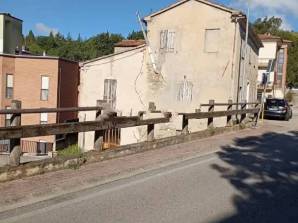 casa indipendente in vendita ad Urbino