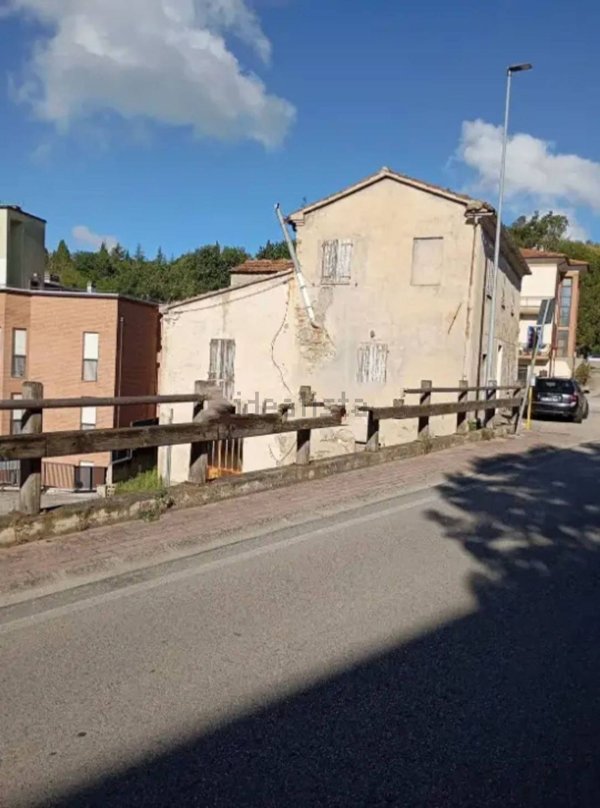 casa indipendente in vendita ad Urbino