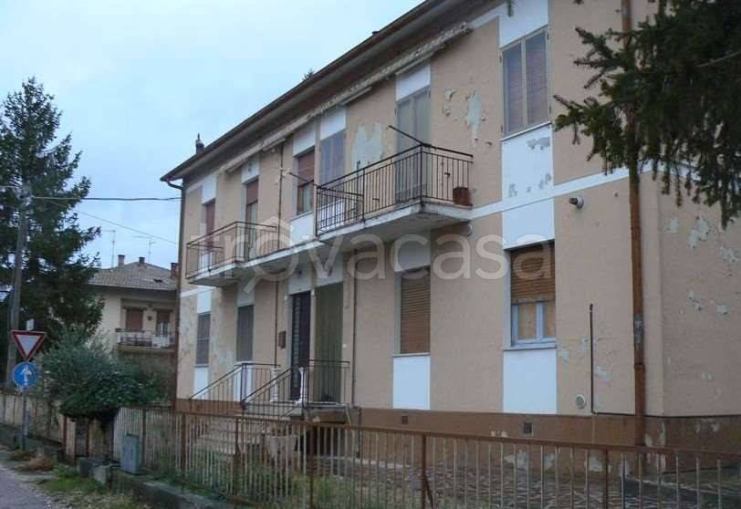 appartamento in vendita ad Urbino in zona Canavaccio