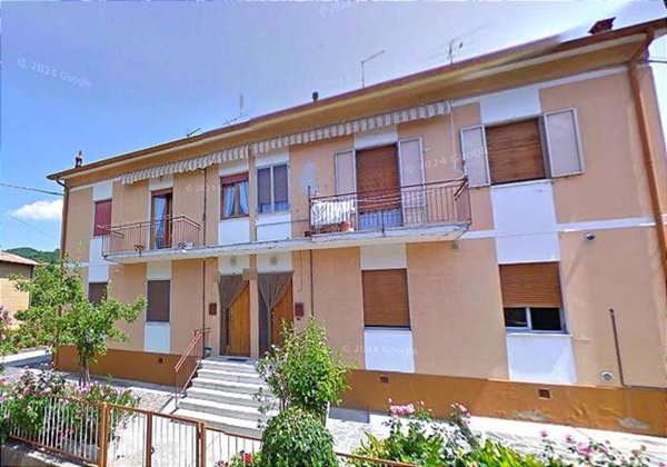 appartamento in vendita ad Urbino in zona Canavaccio