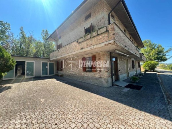 casa indipendente in vendita ad Urbino