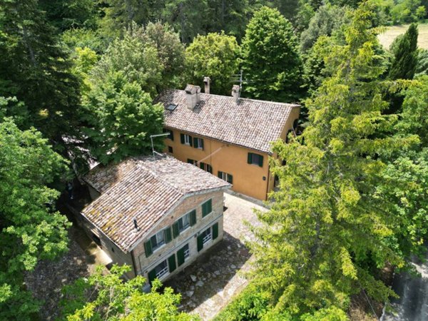 casa indipendente in vendita ad Urbino in zona Pallino Secondo