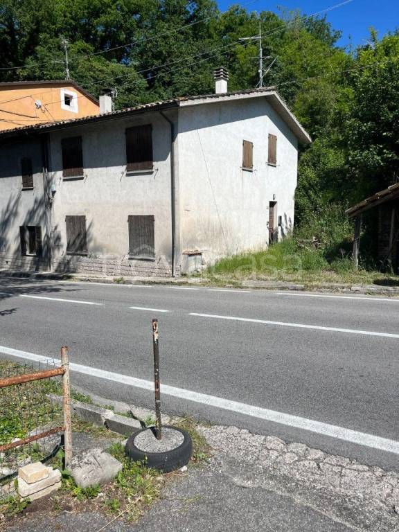 casa indipendente in vendita ad Urbino in zona San Marino di Urbino