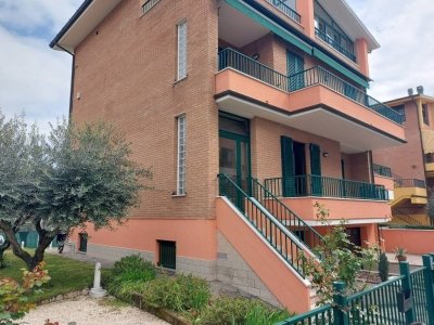 casa indipendente in vendita ad Urbino