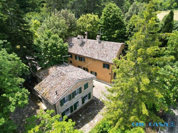 casa indipendente in vendita ad Urbino in zona Pallino Secondo