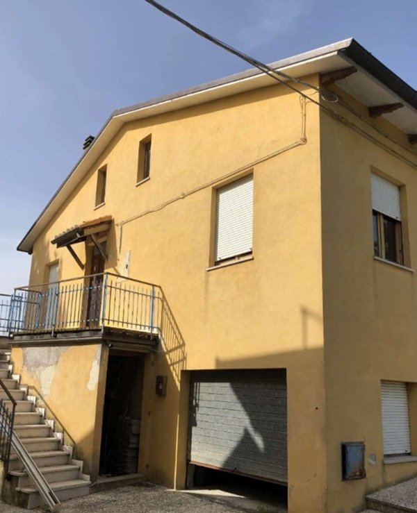 appartamento in vendita ad Urbino in zona Pieve di Cagna