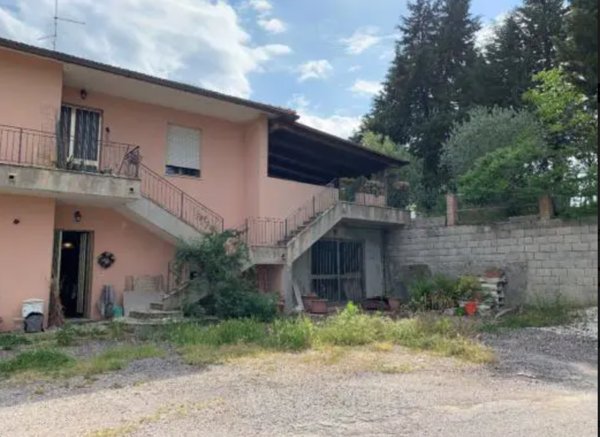 casa indipendente in vendita ad Urbino in zona Pieve di Cagna