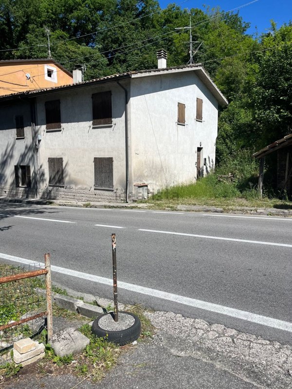 casa indipendente in vendita ad Urbino in zona San Marino di Urbino