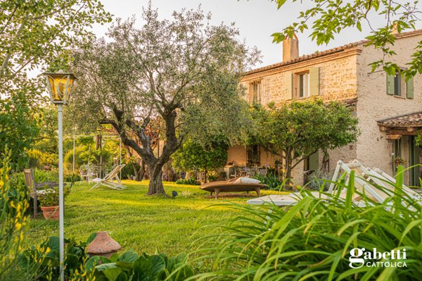 casa indipendente in vendita ad Urbino