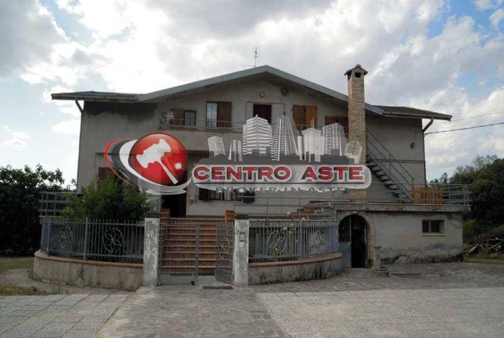 casa indipendente in vendita ad Urbino in zona Monte Calende