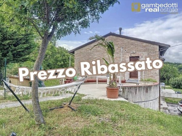 appartamento in vendita ad Urbino in zona Sasso