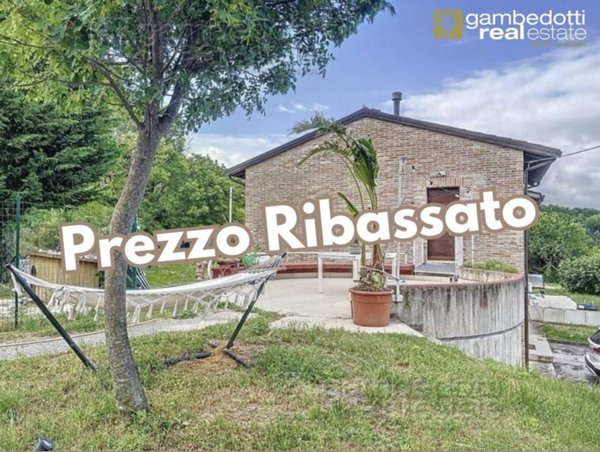 appartamento in vendita ad Urbino in zona Sasso