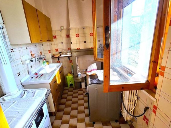 appartamento in vendita ad Urbino in zona Canavaccio