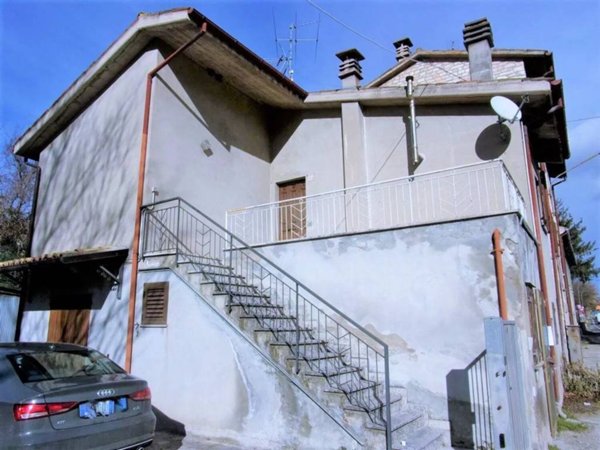 appartamento in vendita ad Urbino in zona Canavaccio