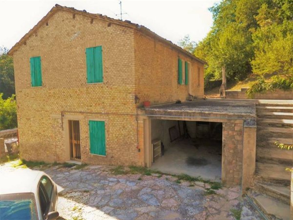 casa indipendente in vendita ad Urbino