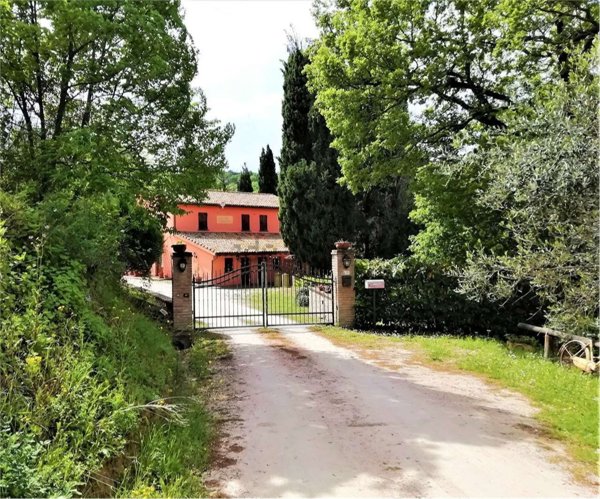 casa indipendente in vendita ad Urbino