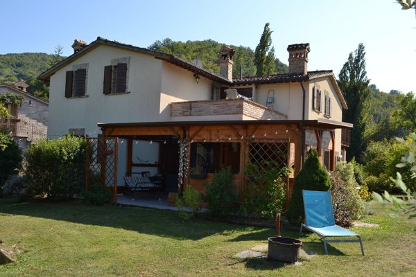 casa indipendente in vendita ad Urbino in zona Pieve di Cagna