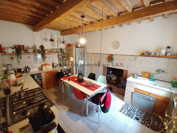 casa indipendente in vendita ad Urbino in zona Ca' Mazzasette