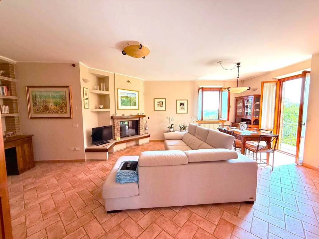casa indipendente in vendita ad Urbino