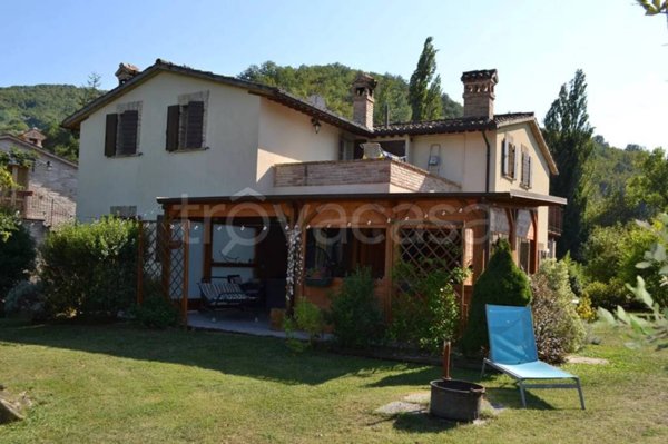 casa indipendente in vendita ad Urbino in zona Pieve di Cagna