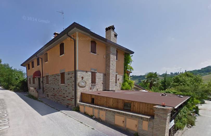 negozio in vendita ad Urbino in zona Gadana