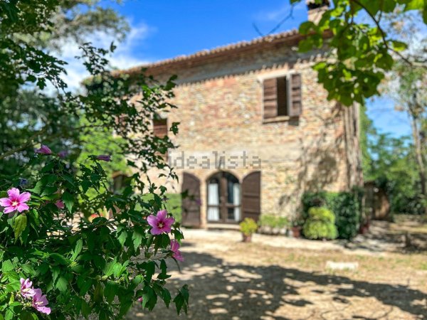casa indipendente in vendita ad Urbino