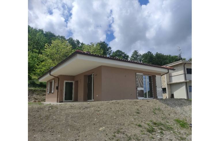 casa indipendente in vendita ad Urbino in zona Montesoffio