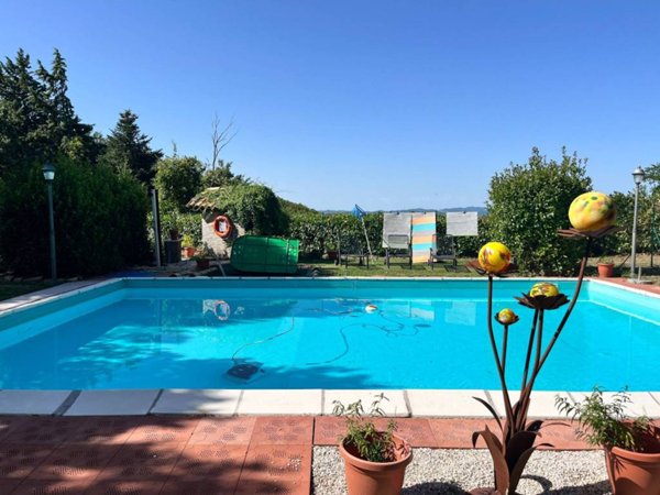 casa indipendente in vendita ad Urbino