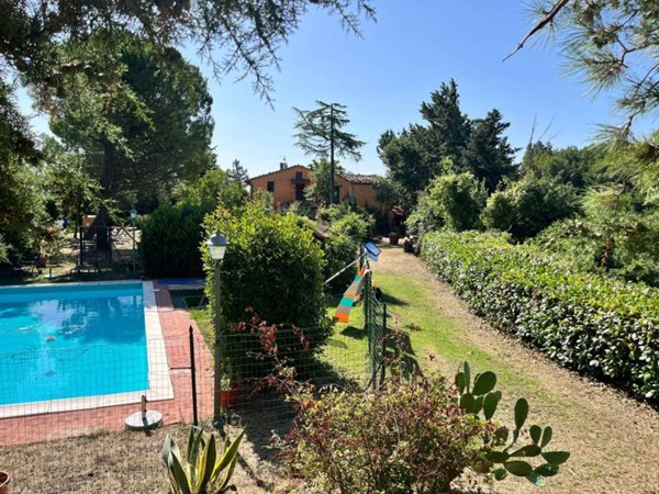 casa indipendente in vendita ad Urbino