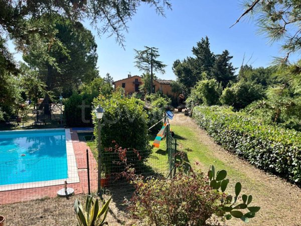 casa indipendente in vendita ad Urbino in zona San Donato