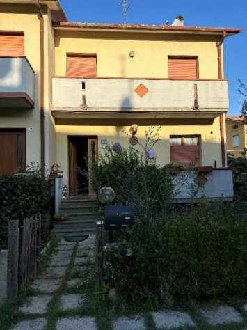 casa indipendente in vendita ad Urbino