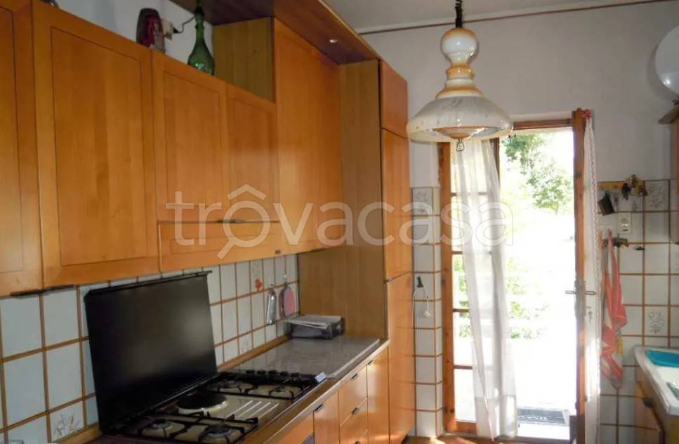 casa indipendente in vendita ad Urbino in zona Trasanni