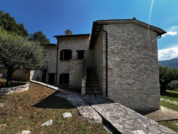 casa indipendente in vendita ad Urbino