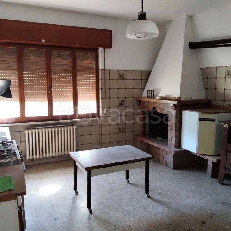 appartamento in vendita ad Urbino in zona Canavaccio