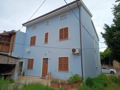 casa indipendente in vendita ad Urbino