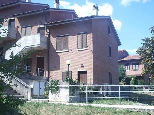 casa indipendente in vendita ad Urbino