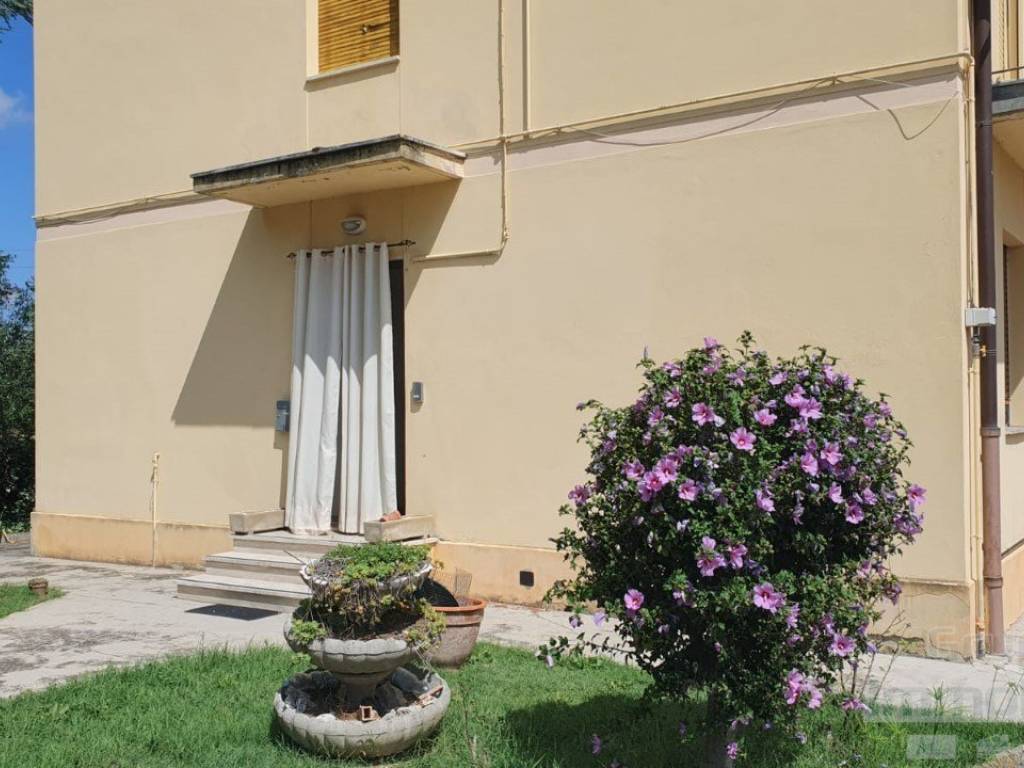 appartamento in vendita ad Urbino in zona Schieti