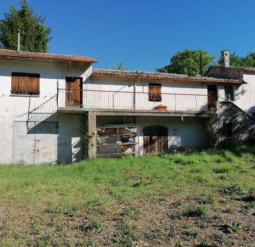 casa indipendente in vendita ad Urbino