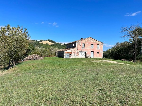 casale in vendita ad Urbino in zona Trasanni