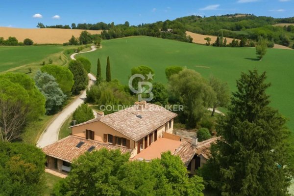 casa indipendente in vendita ad Urbino in zona Monte Calende