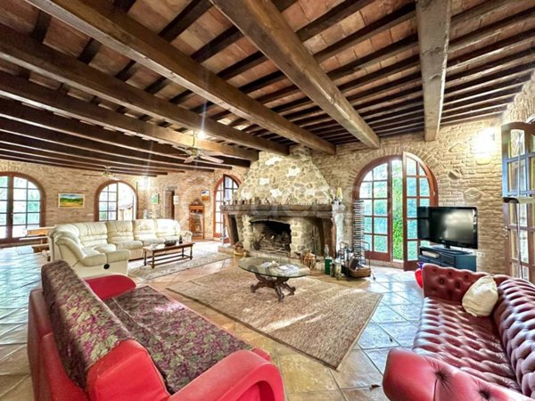 casa indipendente in vendita ad Urbino in zona Monte Calende