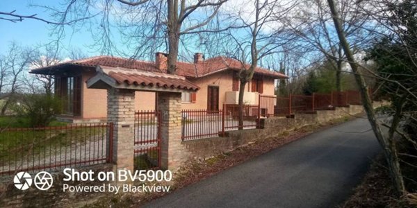 casa indipendente in vendita ad Urbino in zona Gadana