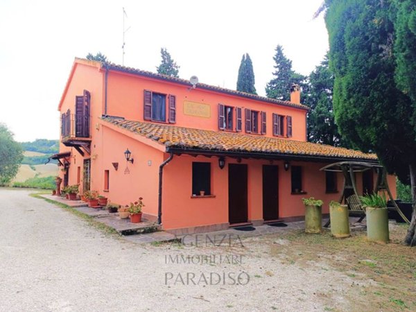 casa indipendente in vendita ad Urbino in zona Cal Monte