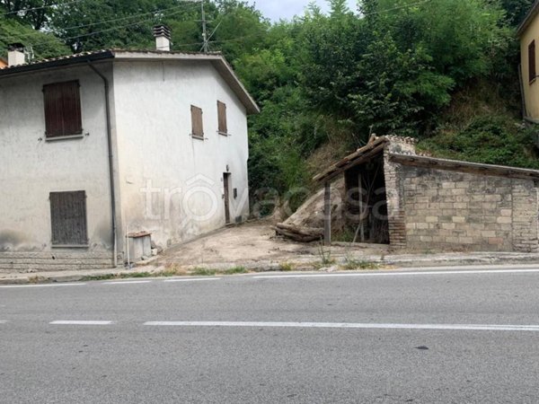 casa indipendente in vendita ad Urbino in zona Canavaccio