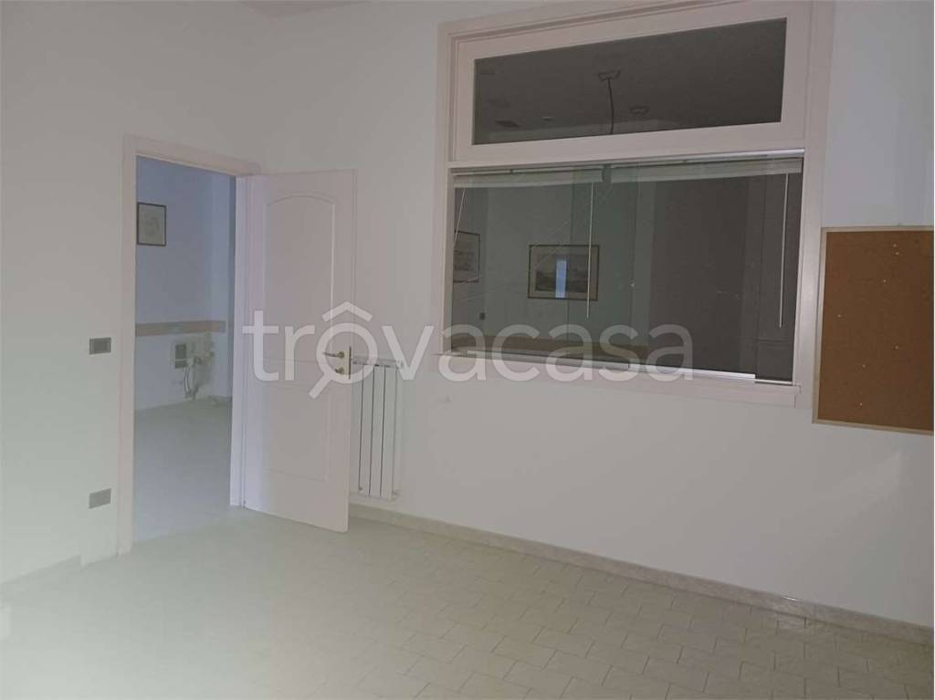 ufficio in vendita ad Urbino in zona Trasanni