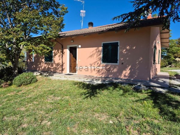 casa indipendente in vendita ad Urbino